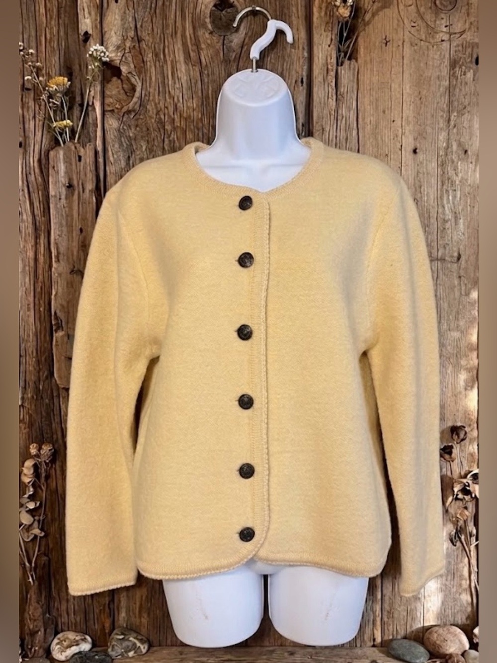 Vintage Tally-Ho 100% Wool Cardigan Sweater M Butter Yellow Hong Kong Crest